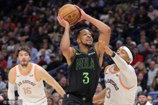 员在接受采 员在接受采